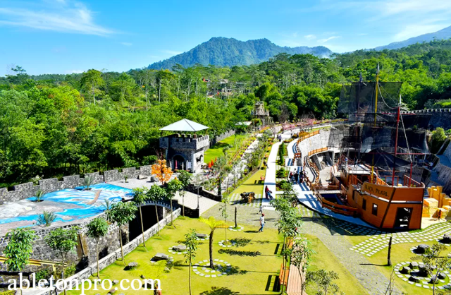 Pesona The Lost World Castle di Lereng Merapi